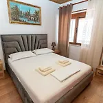Cozy Lair Apartments Sarandë