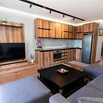 Cozy Lair Apartment Sarande