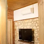 Cozy Lair Apartment